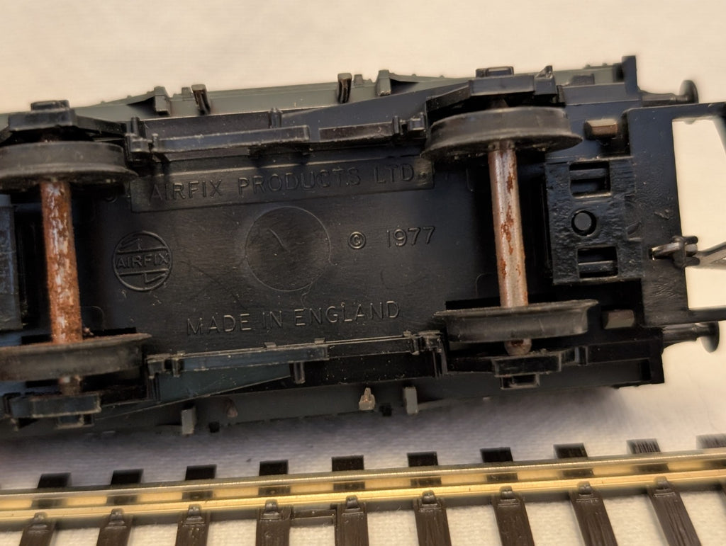 Airfix OO Gauge 7 Plank Open Wagon Goods Wagon 1 Devizes Sand Co.