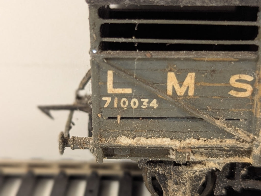 Kitbuilt OO Gauge LMS Cattle Wagon 710034 LMS Grey