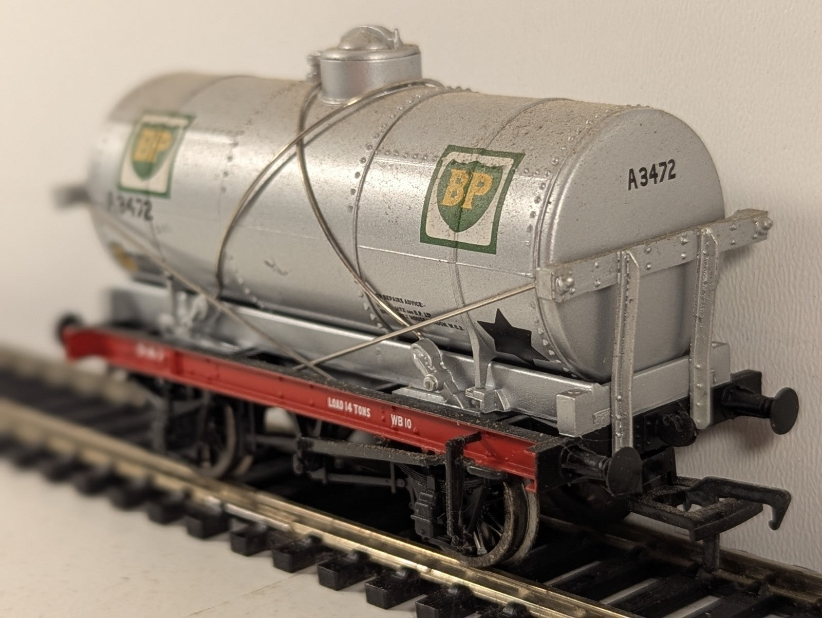 Bachmann OO Gauge 14 Ton Tank Wagon BP A3472 BP Silver 37-076