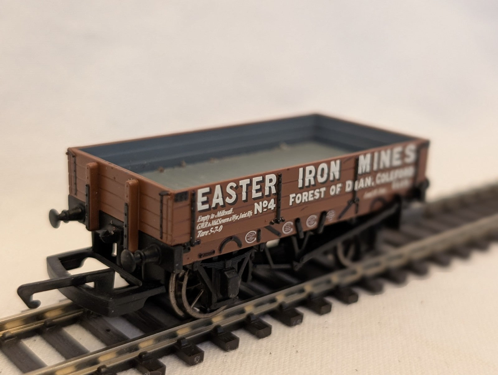 Bachmann OO Gauge 5 Plank Wagon 'Easter Iron Mines' Goods Wagon