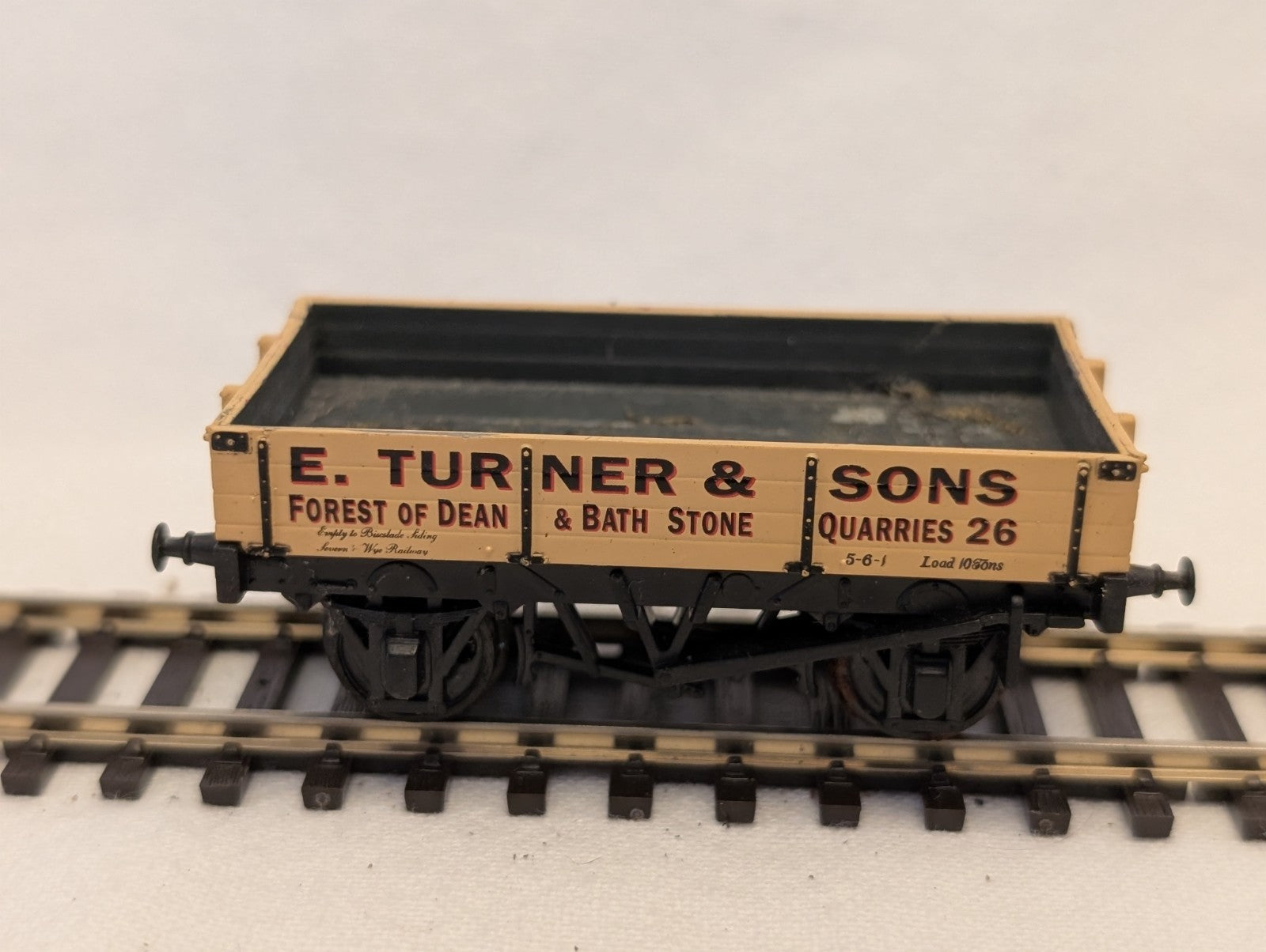 Dapol OO Gauge 4 Plank Wagon E. Turner & Sons Goods Wagon 26