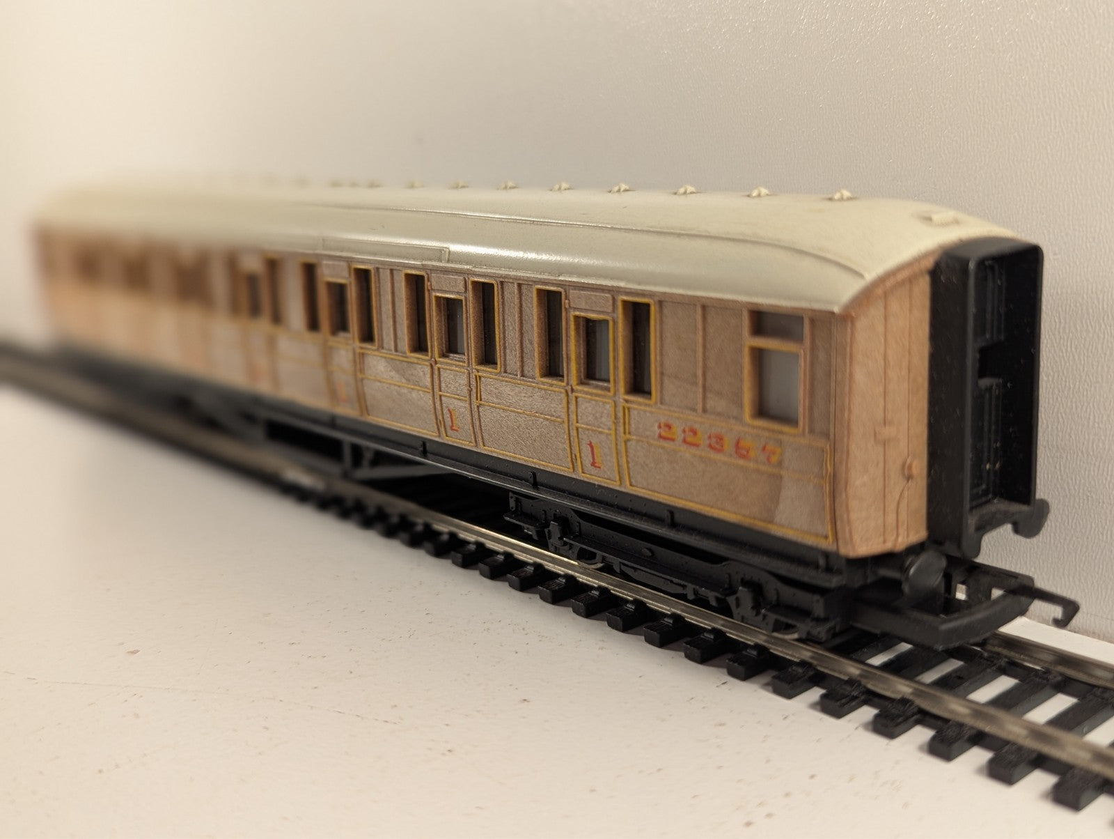 Hornby R477 LNER Gresley Composite Coach OO Gauge