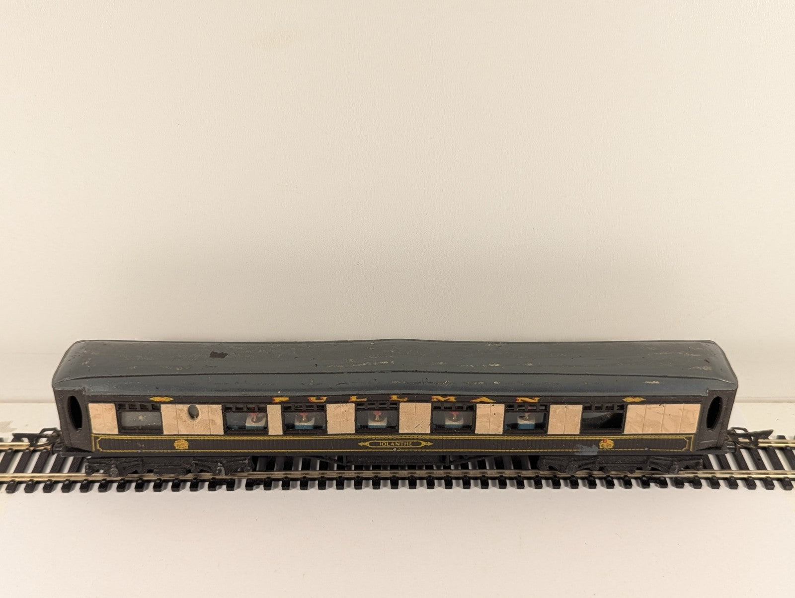 Graham Farish OO Gauge Pullman Coach Iolanthe Boxed