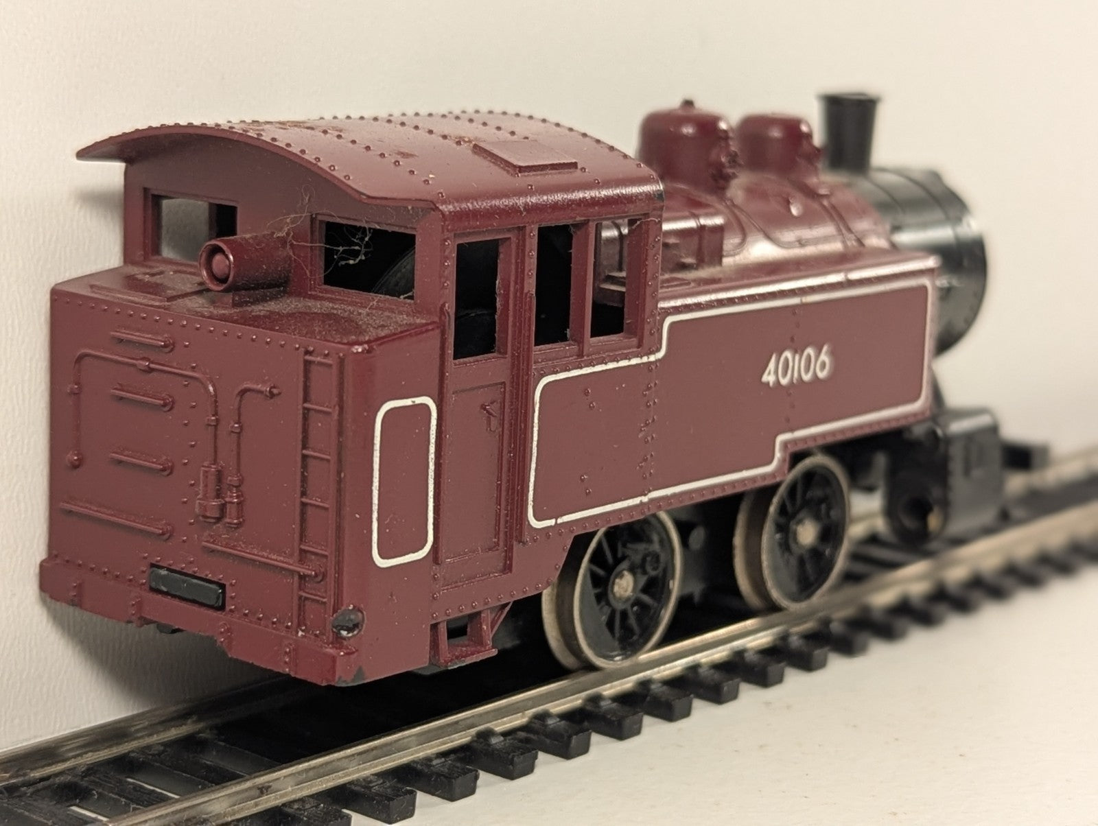 Lima HO Gauge USA 0-4-0 Tank Engine Red Non-Runner
