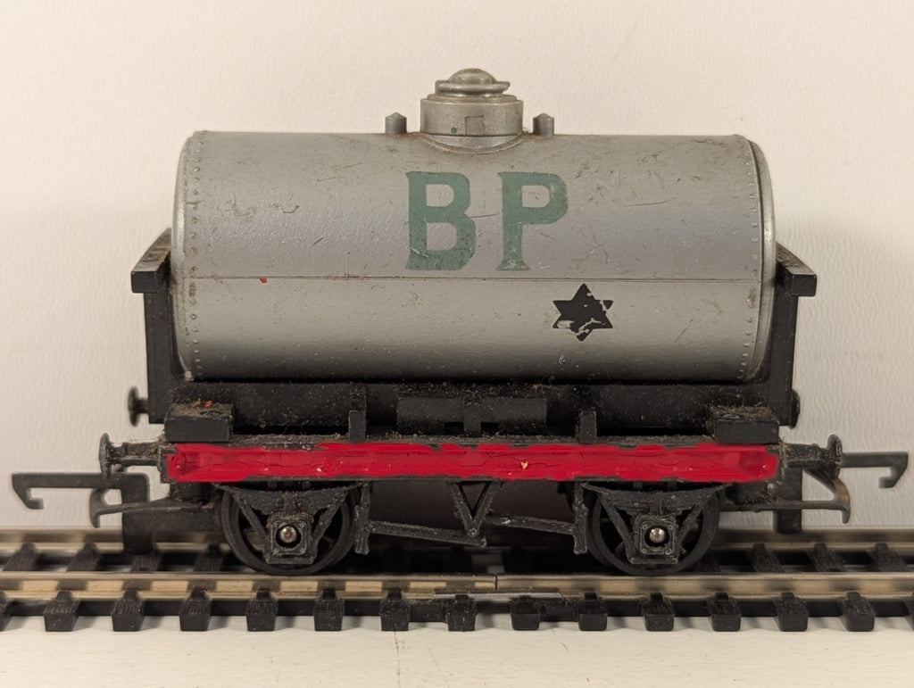 Tri-ang R12 OO Gauge Grey Tank Wagon BP/Shell