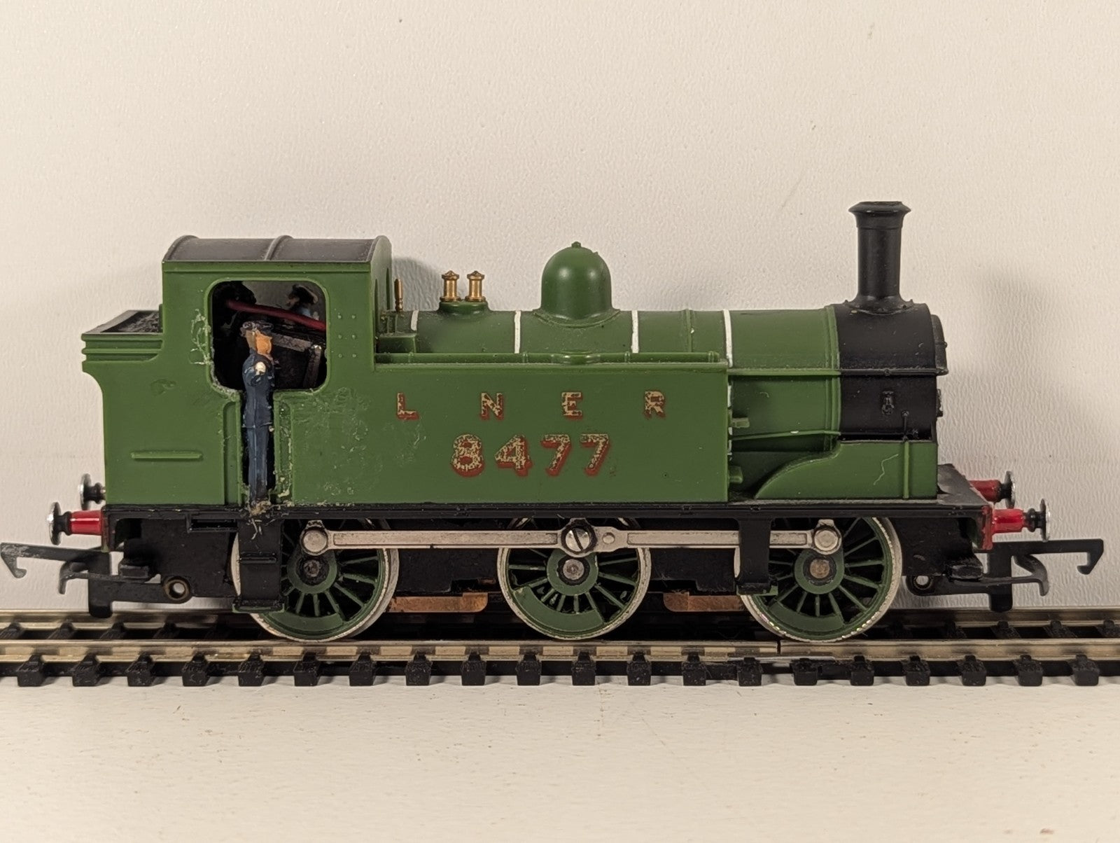 Hornby R2540 J83 Class Tank Locomotive LNER Lined Green