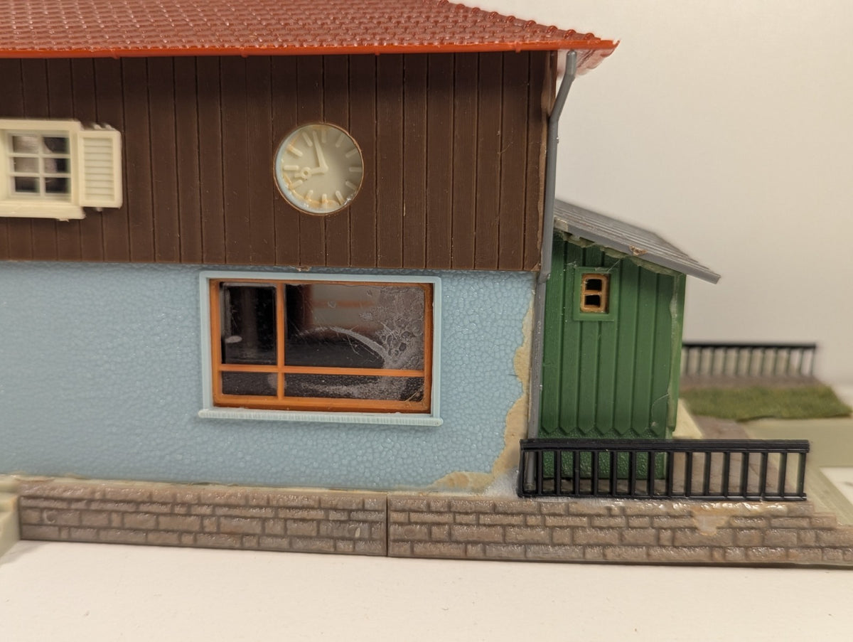 Faller B-96 H0 Holzhausen Station Kit