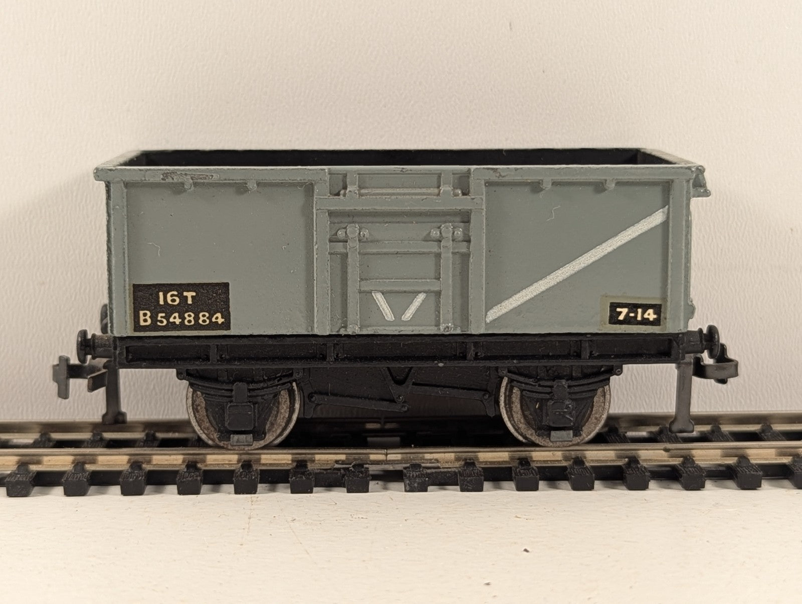 Hornby Dublo 32056 OO Gauge D2 Grey BR 16 Ton Mineral Wagon - Boxed