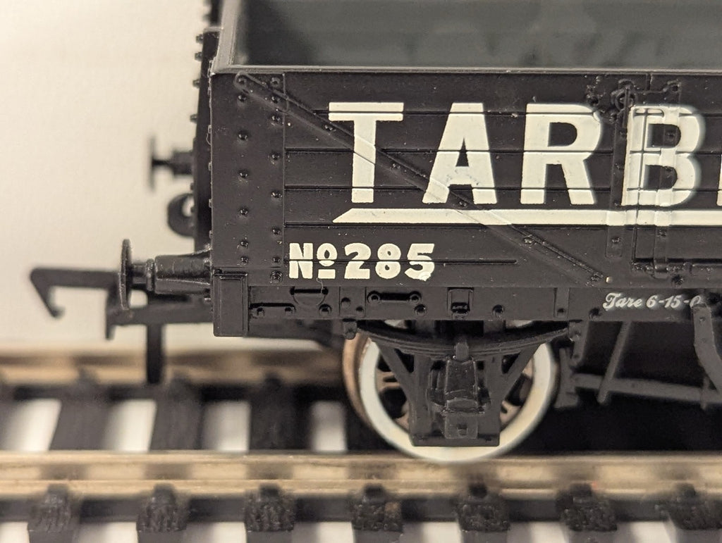 Bachmann OO Gauge 8 Plank Wagon Tarbitumac Goods Wagon 285 Tarbitumac Black