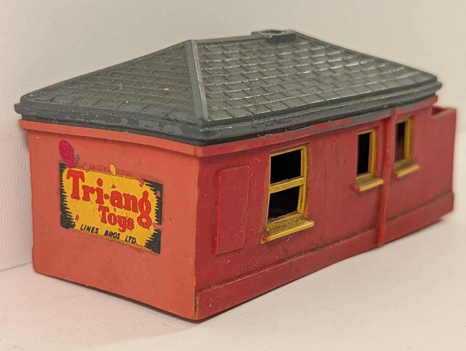 Tri-ang OO Gauge Waiting Room Building Red R62