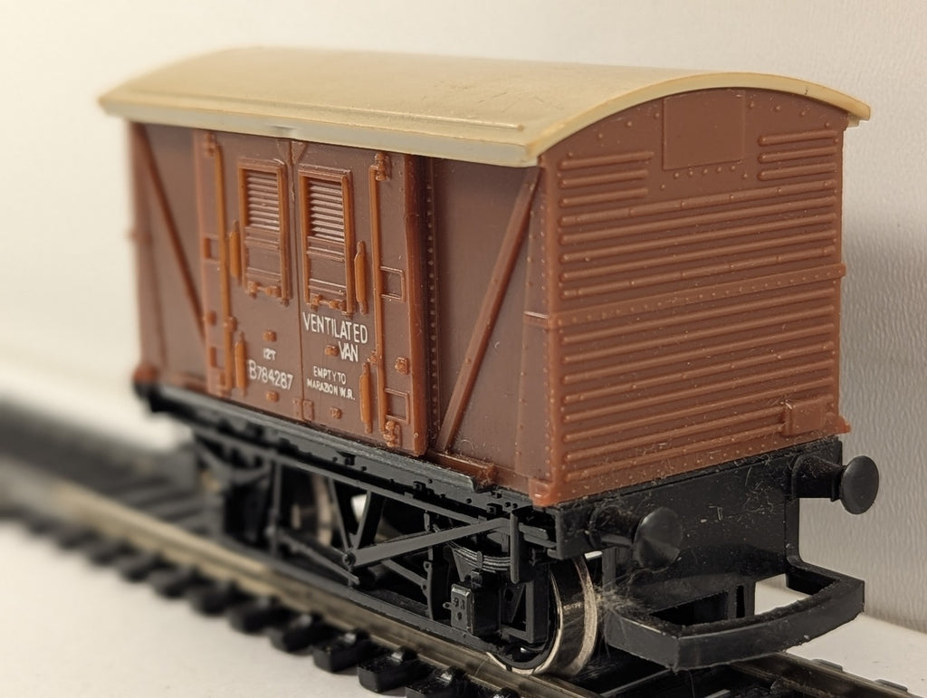 Hornby OO Gauge BR 12T Ventilated Van 'Empty to Marazion' Goods Wagon B784287