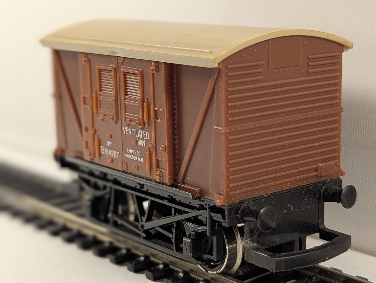 Hornby OO Gauge BR 12T Ventilated Van 'Empty to Marazion' Goods Wagon B784287