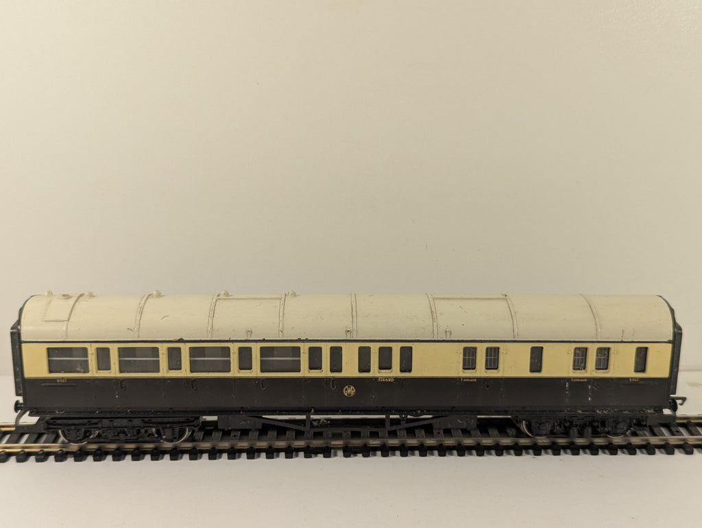 Hornby OO Gauge GWR Chocolate & Cream Brake Coach 4913