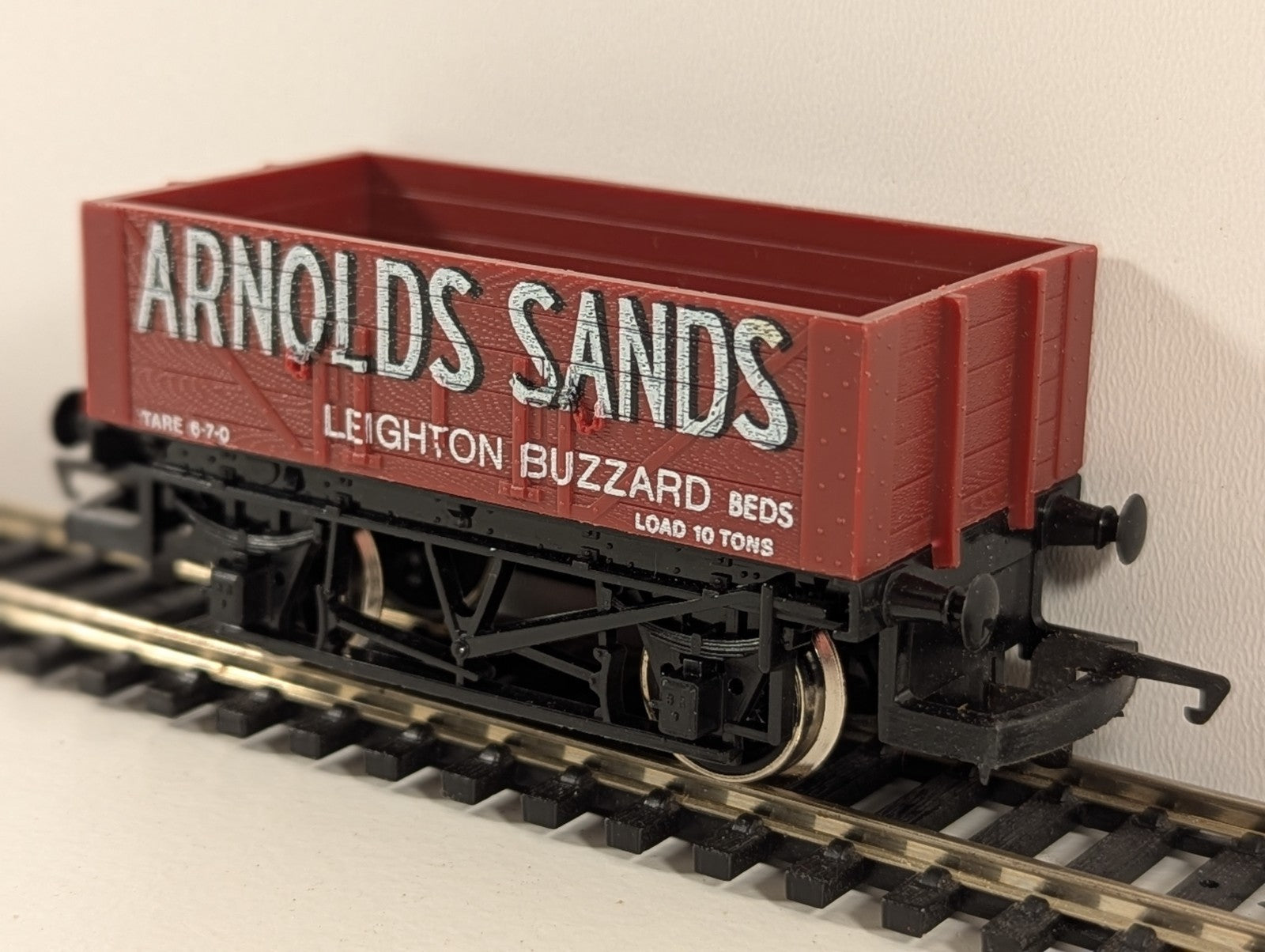 Hornby R097 4-Plank Open Wagon ‘Arnolds Sands’ Livery