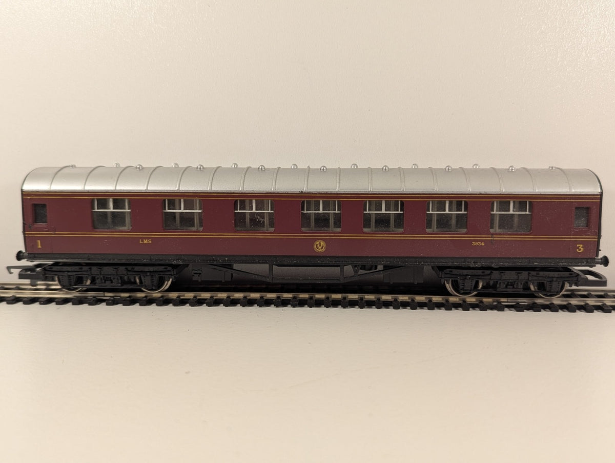 Hornby OO Gauge LMS Brake 3rd Coach 3934 – Crimson Lake