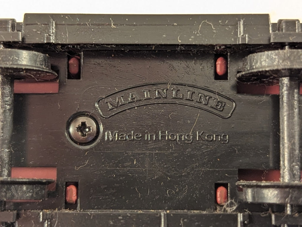 Mainline 37-140 LNER 20 Ton Brake Van Brown OO Gauge