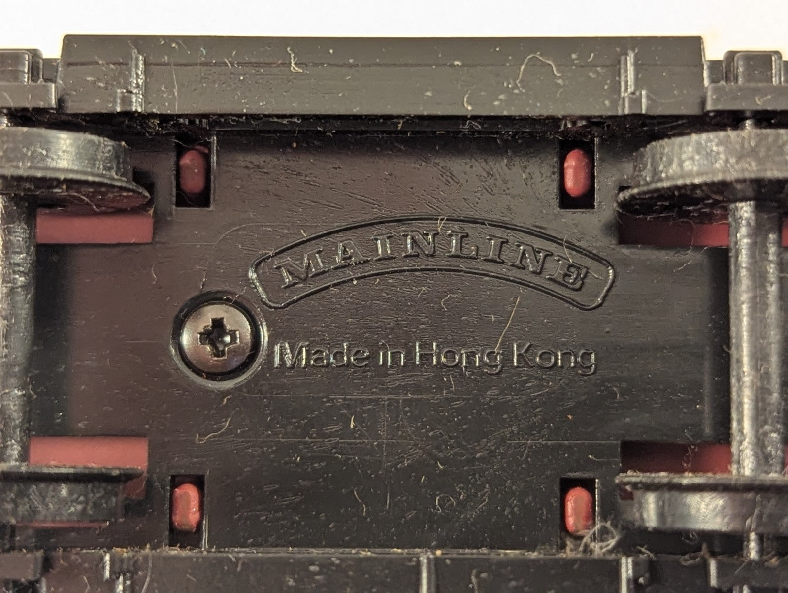 Mainline 37-140 LNER 20 Ton Brake Van Brown OO Gauge