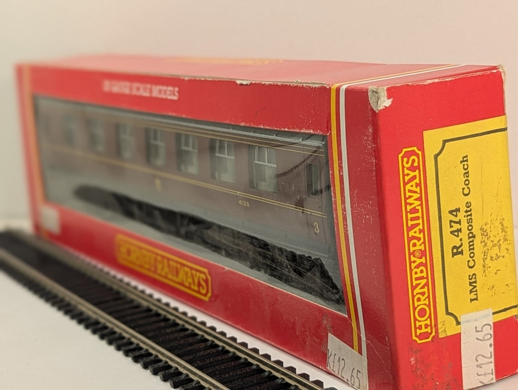 Hornby R474 OO Gauge LMS Composite Coach 4120