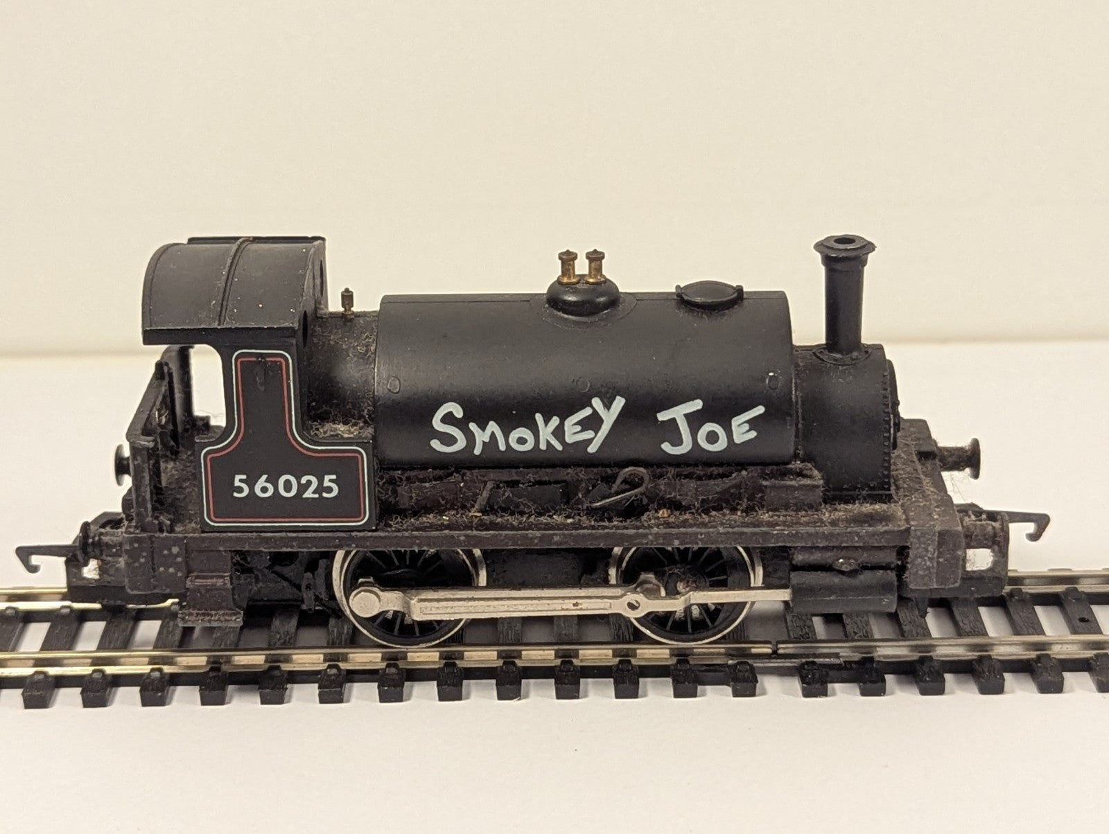 Hornby OO Gauge Smokey Joe 0-4-0ST Tank Locomotive