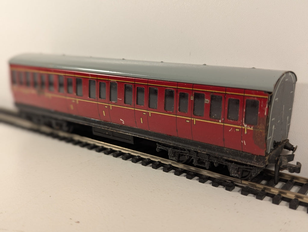 Hornby Dublo OO Gauge BR Mk1 Suburban Composite Coach Maroon
