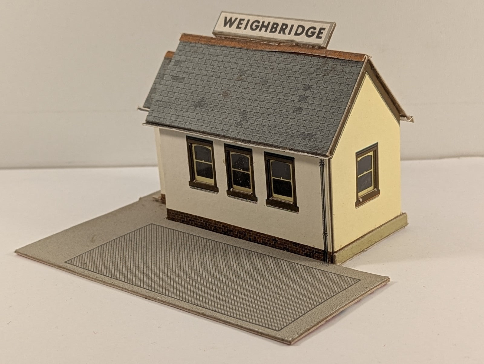 Superquick A8 OO/HO Gauge Weighbridge Station Kit