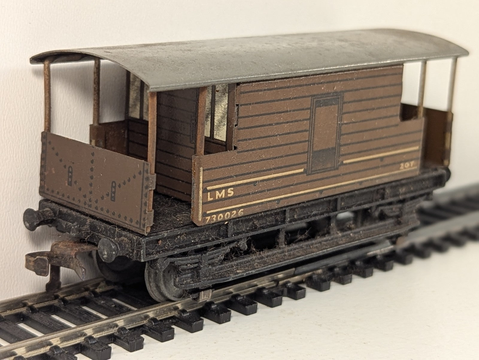 Hornby Dublo OO Gauge LMS 20 Ton Brake Van Brown