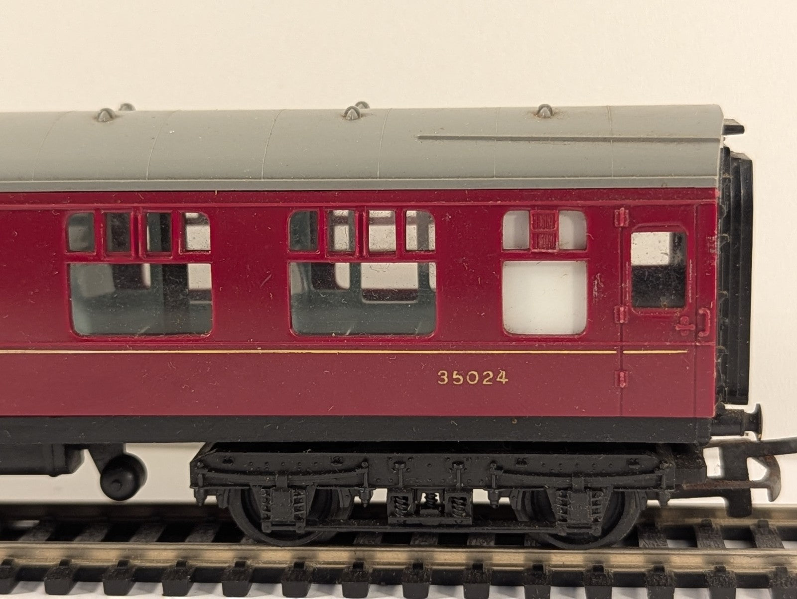 Tri-ang OO Gauge BR Mk1 Brake Coach Maroon