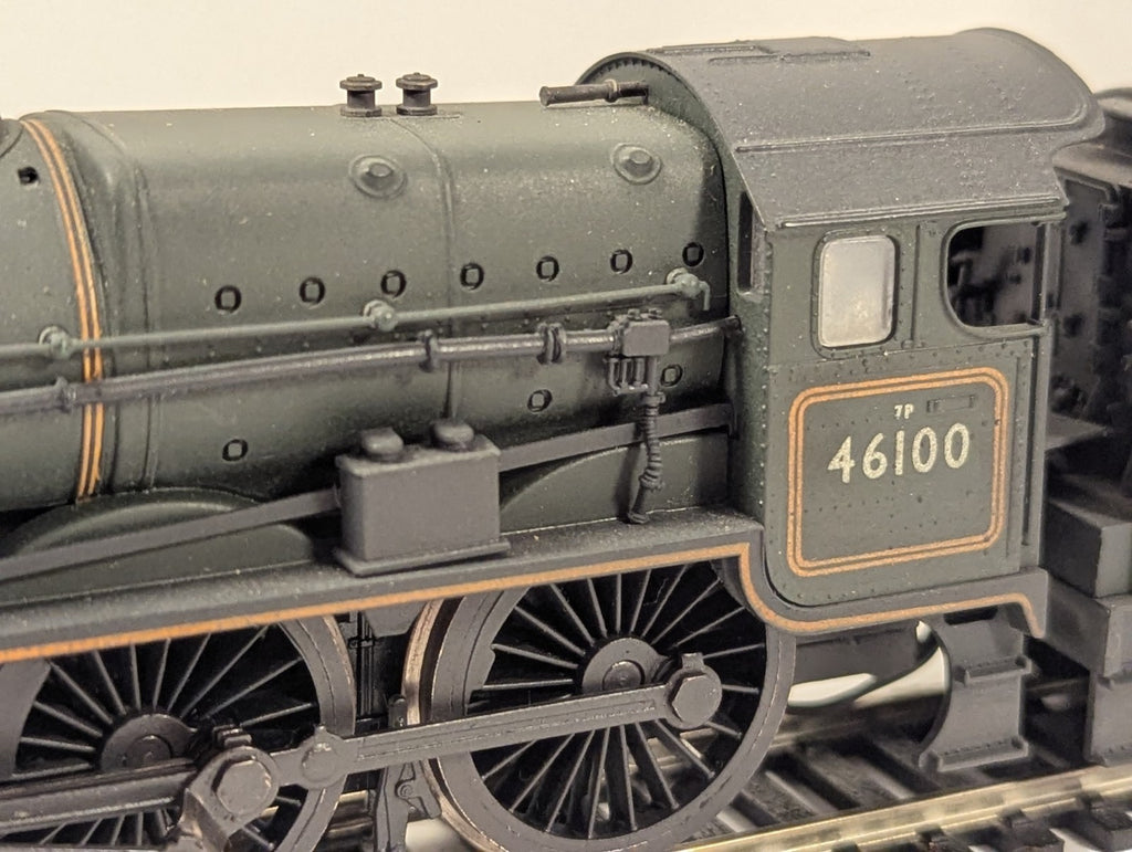 Airfix OO Gauge Royal Scot 4-6-0 Steam Locomotive – Weathered