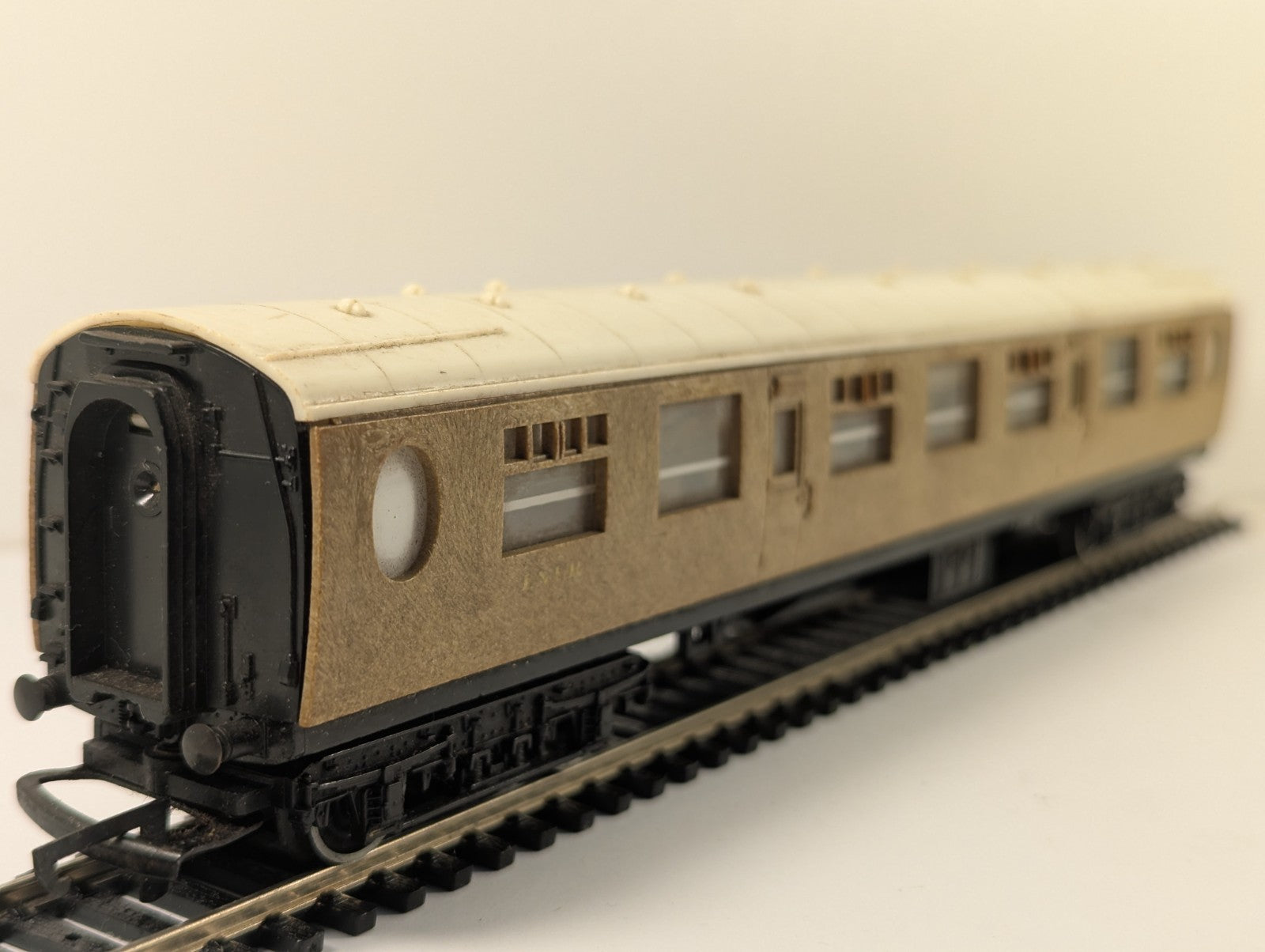 Hornby OO Gauge LNER Thompson Teak Brake Third Coach