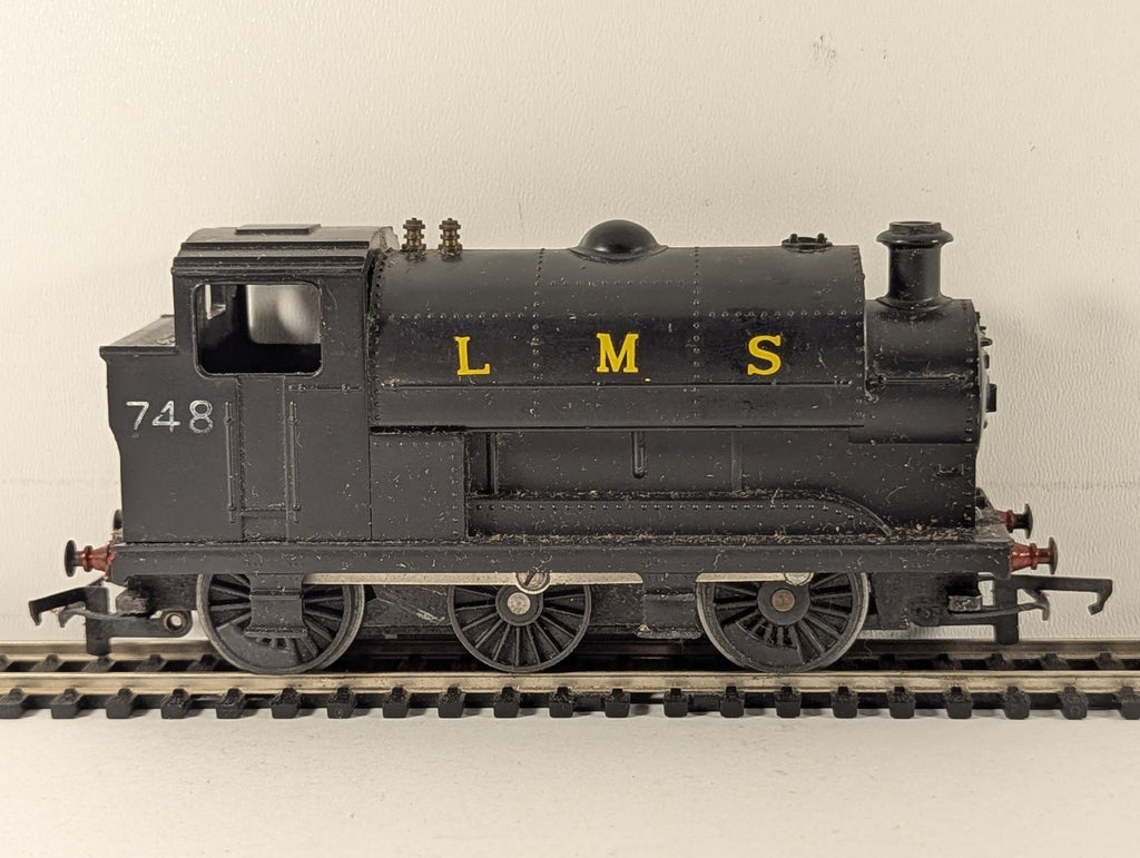 Tri-ang OO Gauge 0-6-0 Saddle Tank Locomotive Steam Locomotive 748 LMS Black