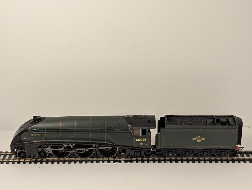 Hornby OO Gauge Class A4 60025 'Falcon' Steam Locomotive BR Green