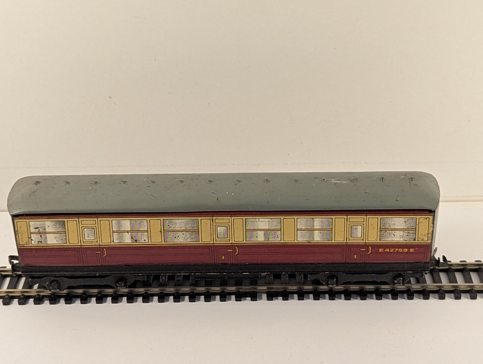 Hornby Dublo D12 BR Crimson and Cream Corridor Coach E42759E