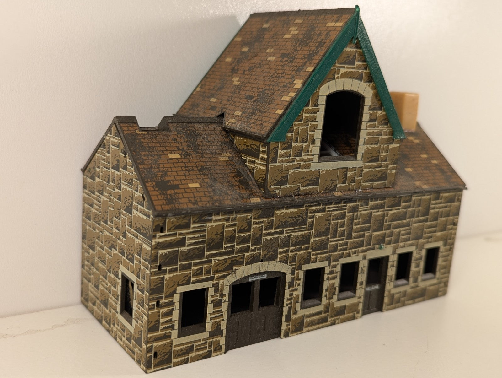 Hornby R524 Booking Hall – Missing Pieces