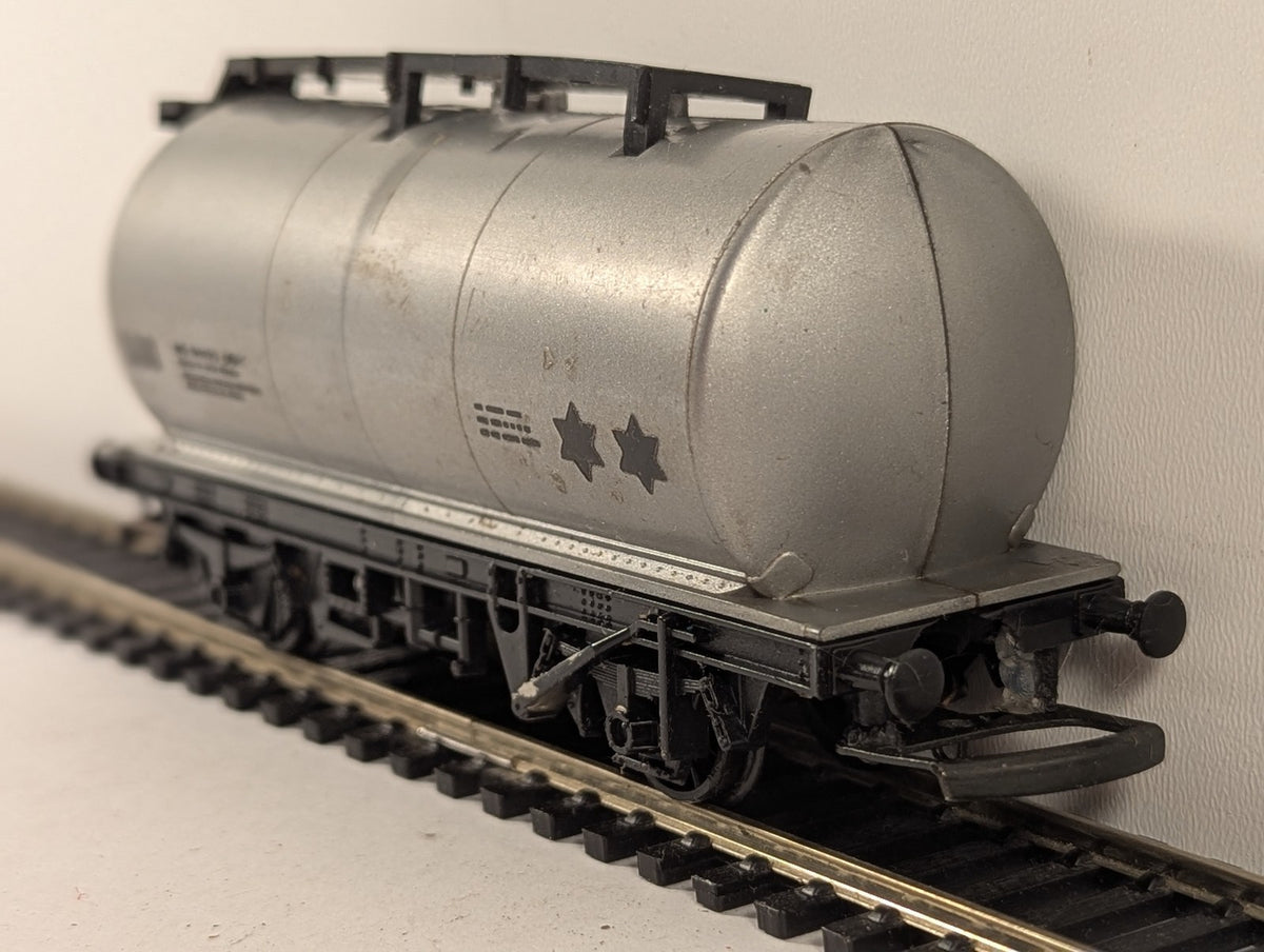 Tri-ang OO Gauge Two Star Tank Wagon Goods Wagon 500 Silver