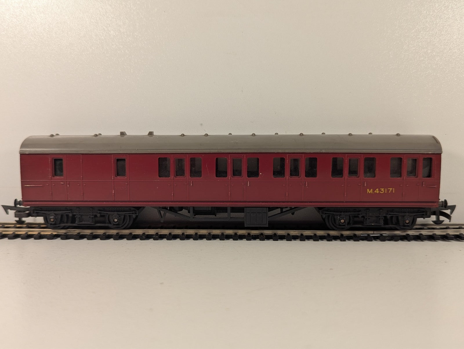 Tri-ang Railways R120 OO Gauge BR Suburban Brake Second Coach
