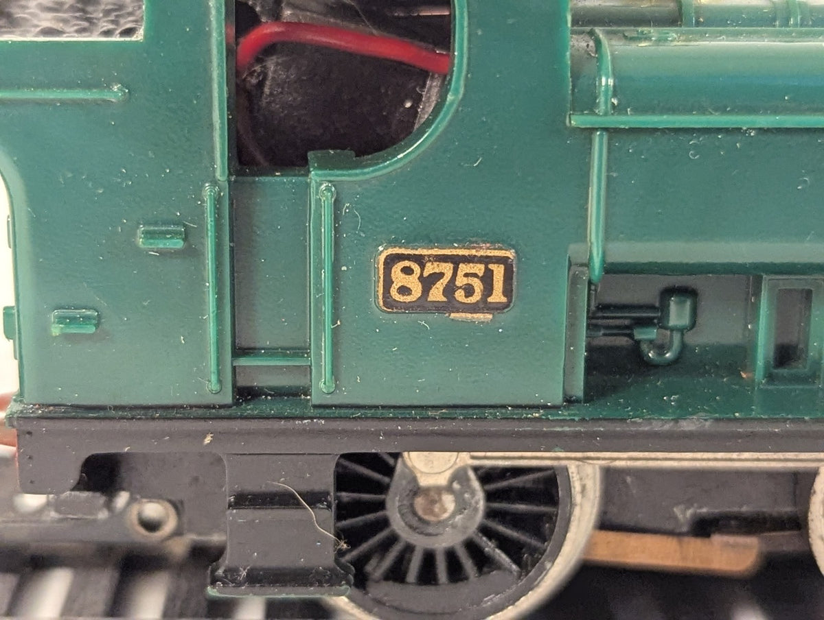 Hornby OO Gauge Class 57xx Pannier Tank Locomotive 8751 GWR Green R041