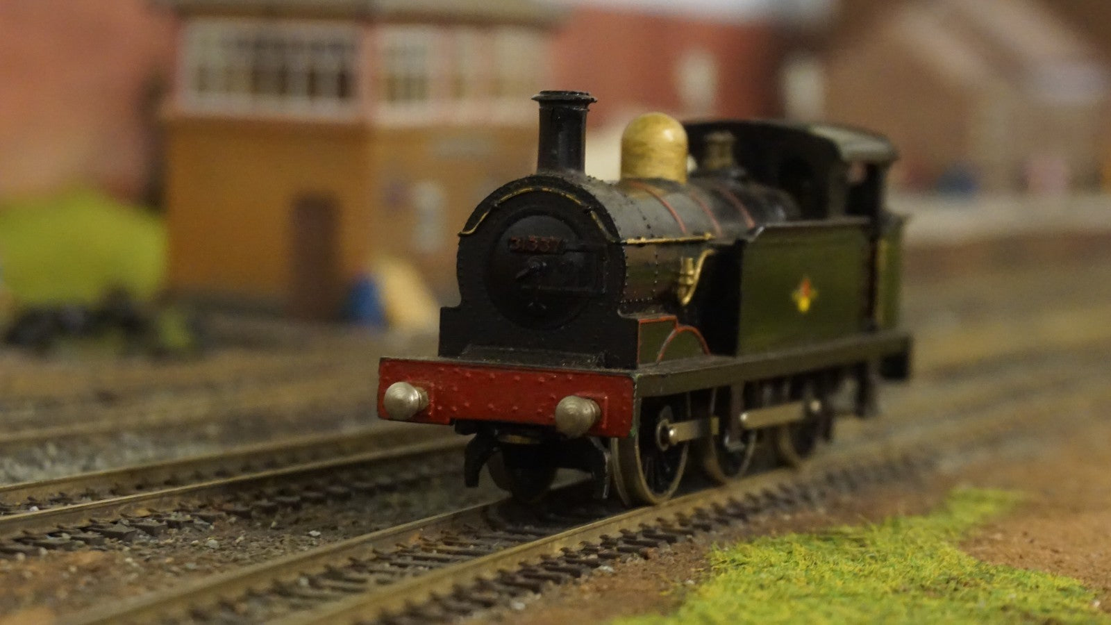 Hornby Dublo R1 OO Gauge GER Black Great Eastern Loco Repainted GR2860