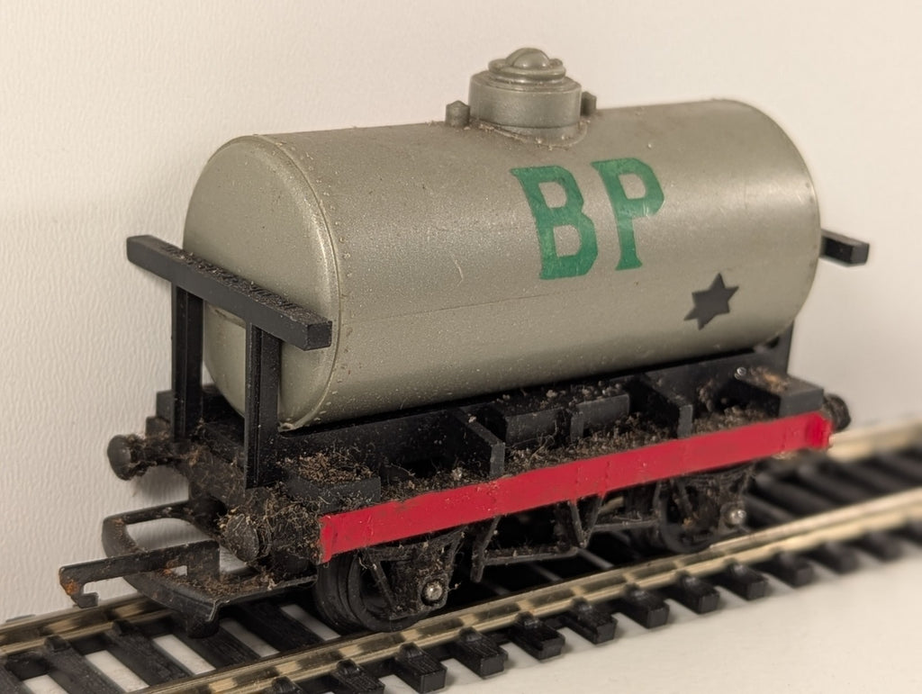 Tri-ang R12 – Shell/BP Petrol Tank Wagon