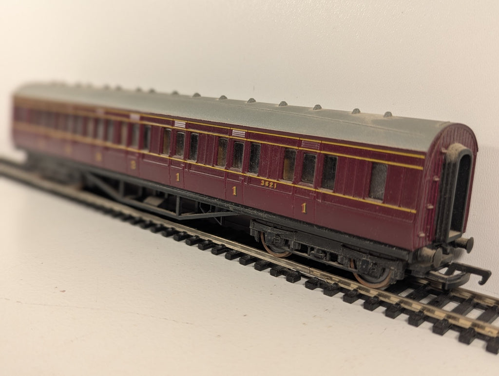 Mainline Railways OO Gauge LMS 57ft Composite Corridor Coach