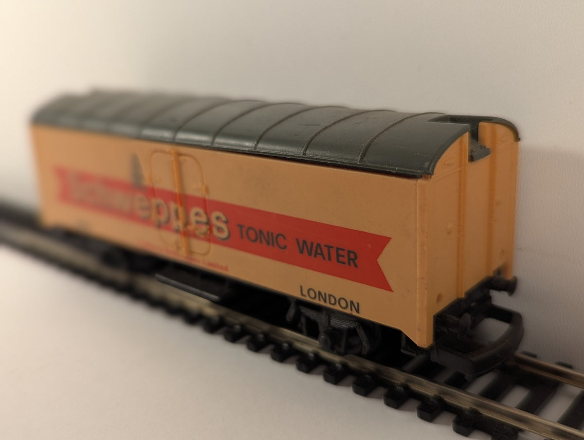 Lima OO Gauge 12 Ton Ventilated Van Goods Wagon 2416 S Schweppes 37-146