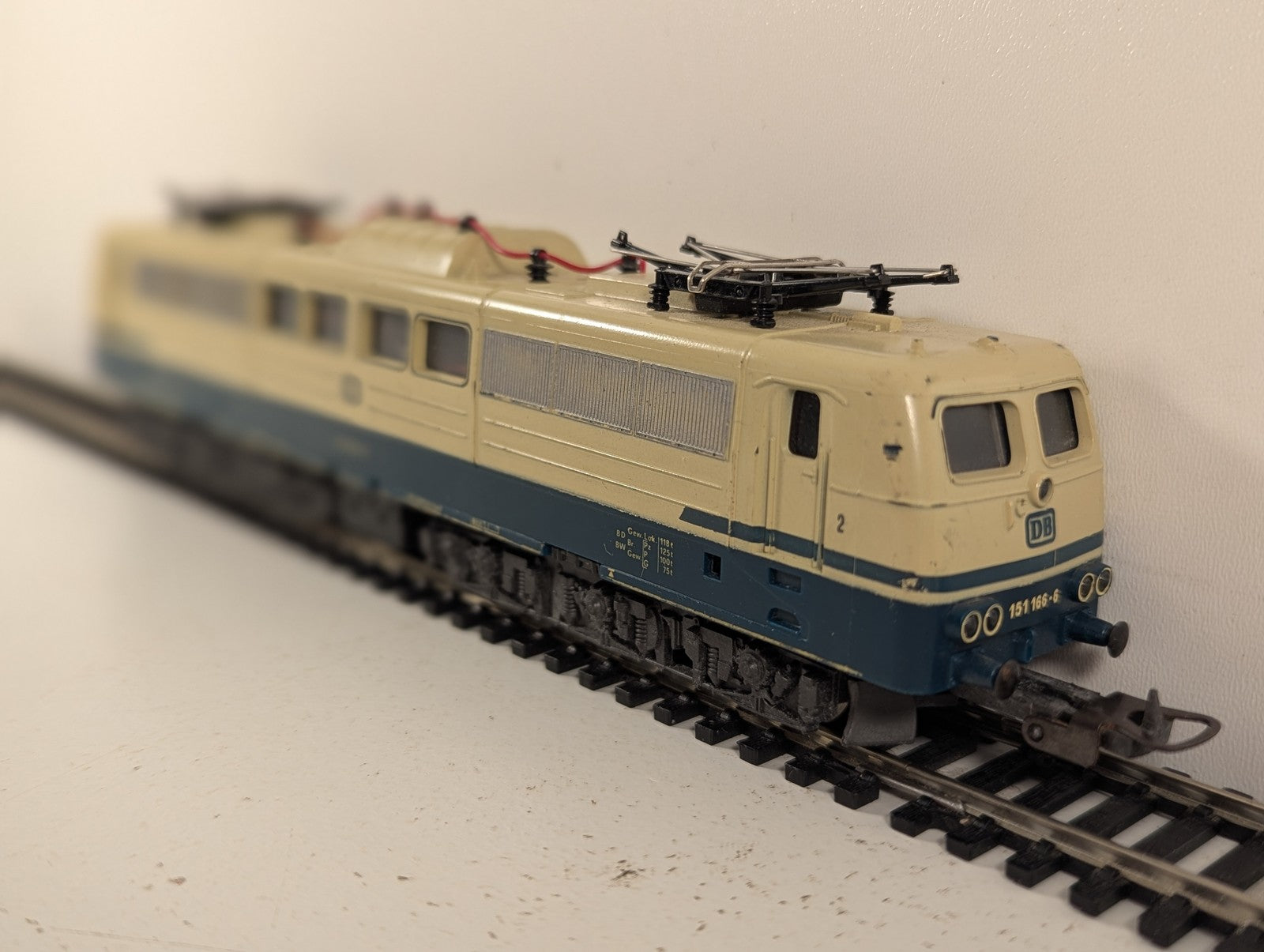 Liliput HO Scale DB Class 151 Electric Locomotive 151 166-6