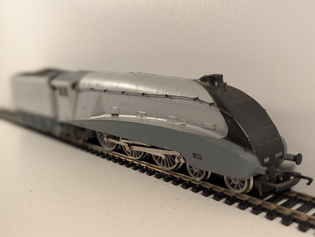 Hornby LNER Class A4 4-6-2 No.2509 "Silver Link" OO Gauge