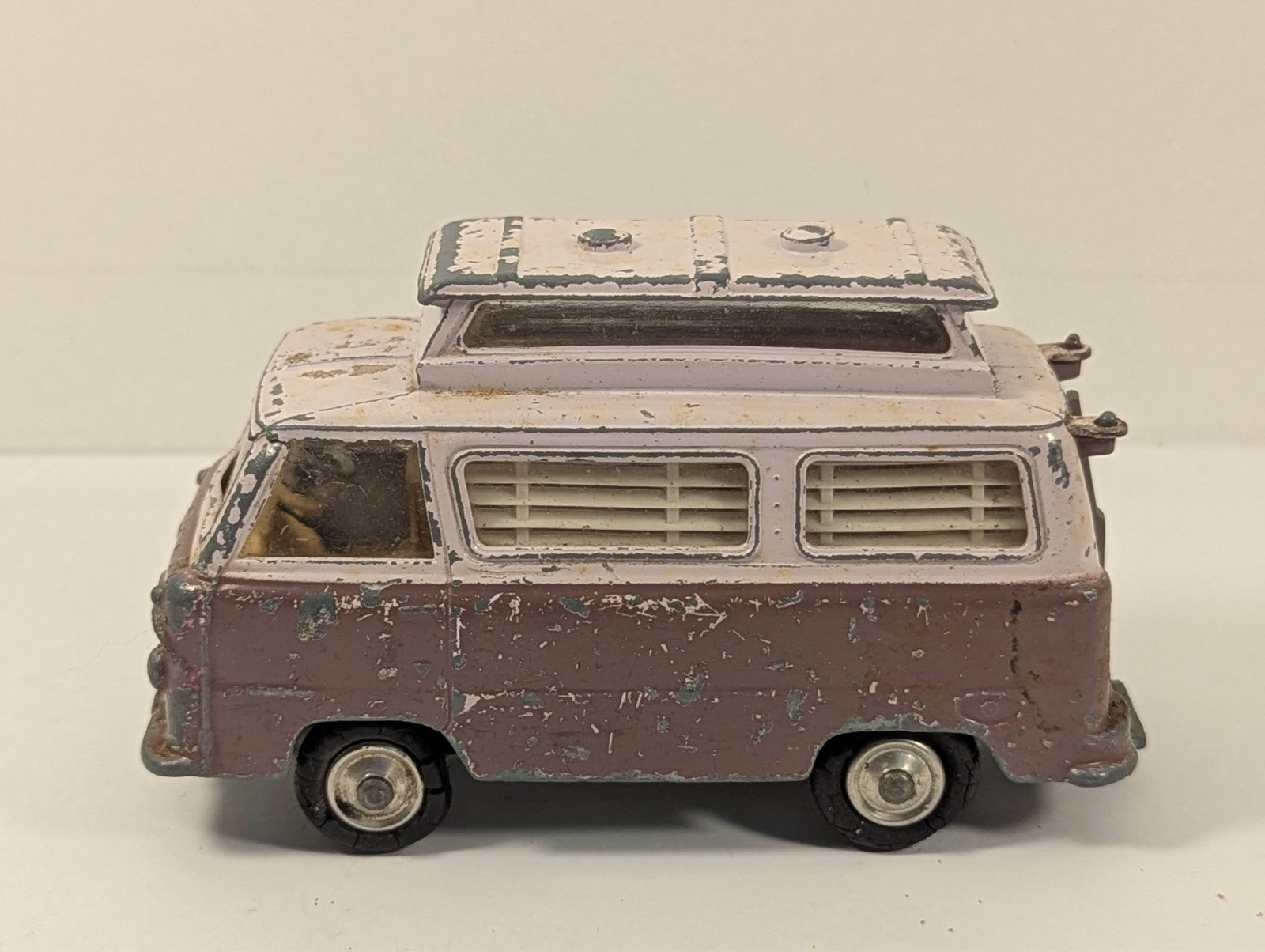 Corgi Toys 420 Ford Thames Airborne Caravan 1:43 Scale - Chipped Paint