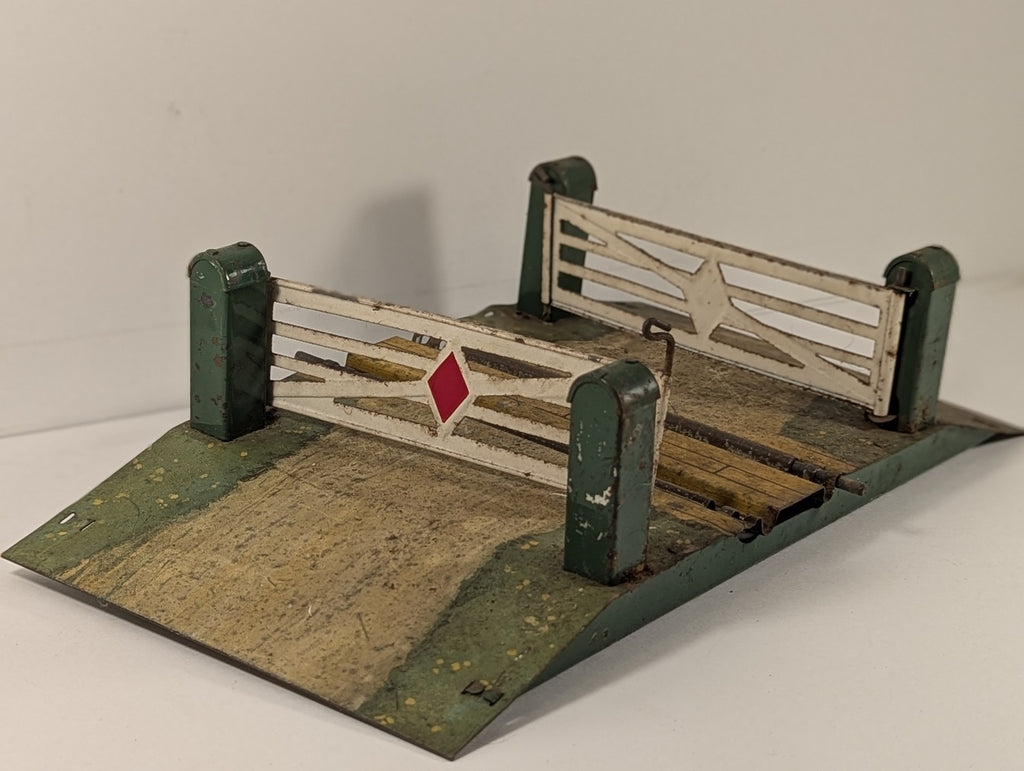 Hornby O Gauge No. 1 Level Crossing Green and Tan