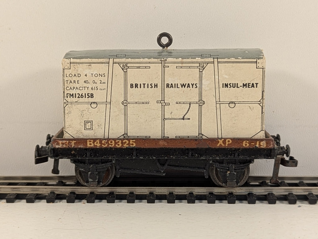 HornbyDublo 32088 OO Gauge Low-Sided Wagon with White Meat Container - Wrong Box