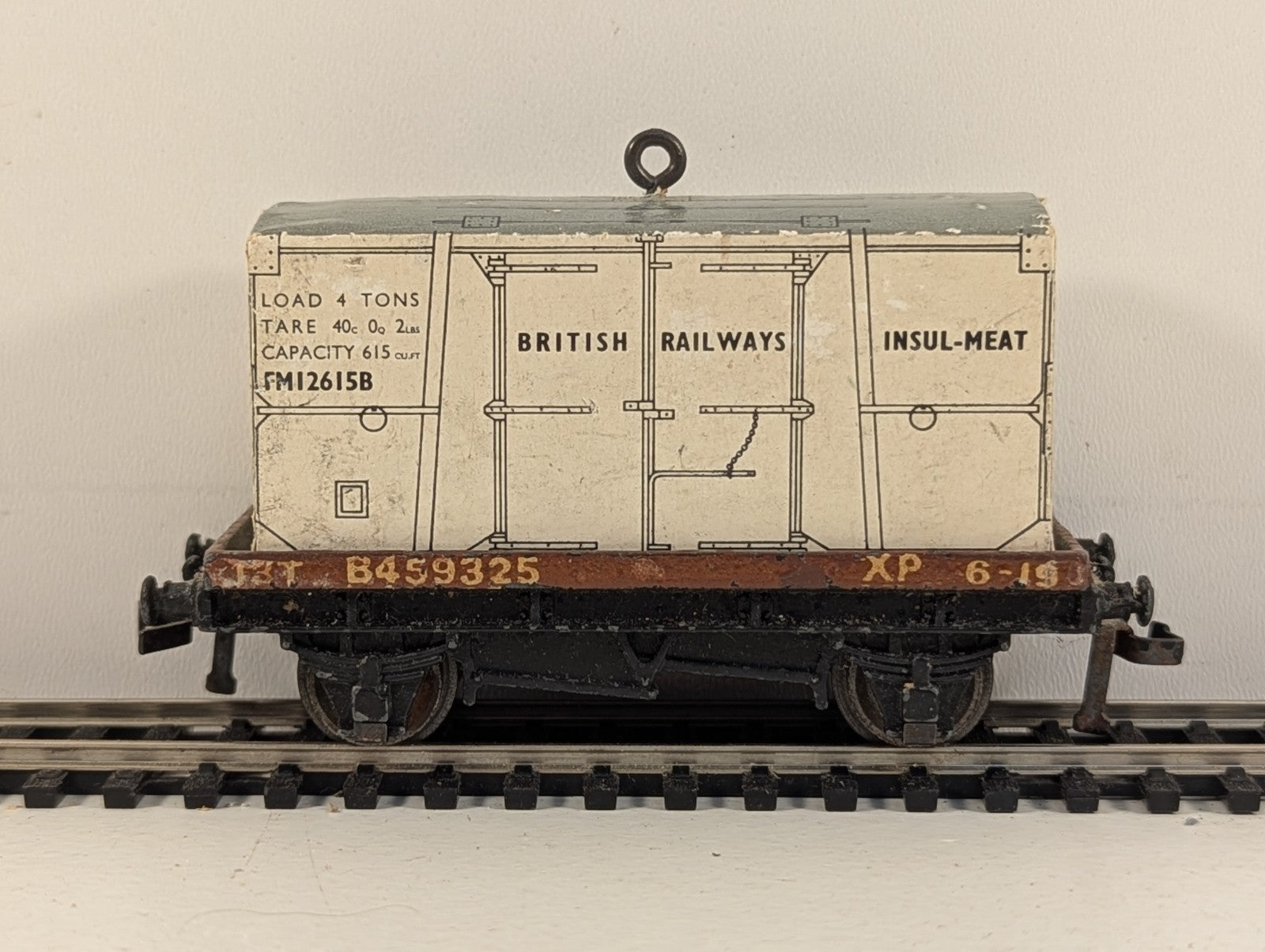 HornbyDublo 32088 OO Gauge Low-Sided Wagon with White Meat Container - Wrong Box