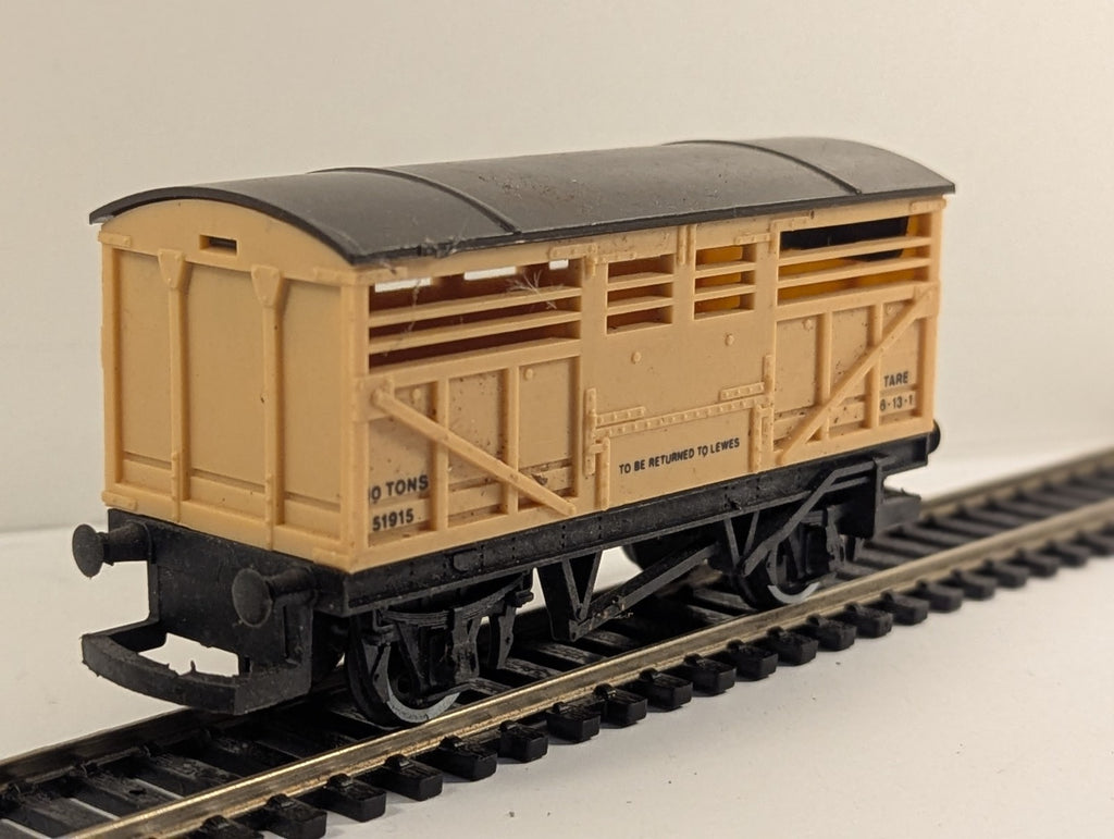 Hornby R127 OO Gauge SR Cattle Wagon 51915