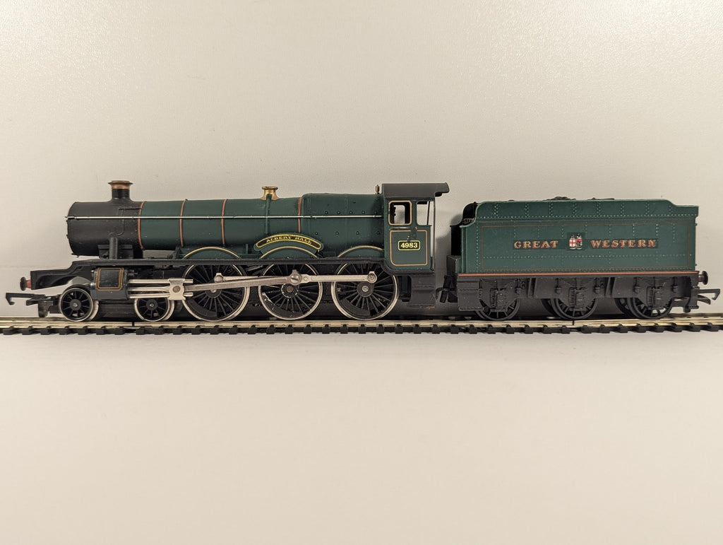 Hornby OO Gauge GWR 4900 Class 'Albert Hall' Steam Locomotive 4983 GWR Green