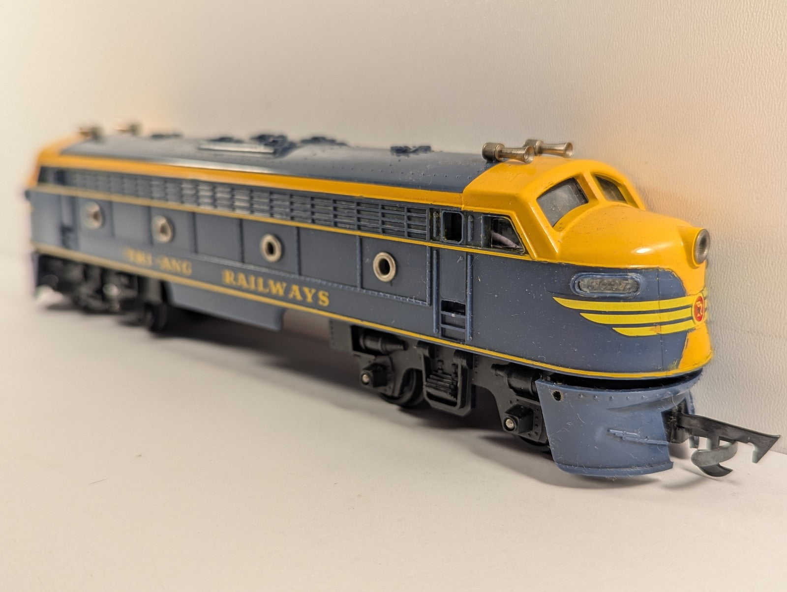 Tri-ang OO Gauge Transcontinental Double Ended Diesel Locomotive 5007