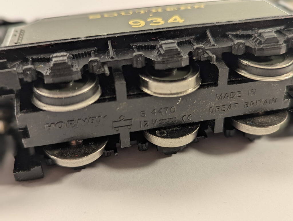 Hornby OO Gauge Schools Class 4-4-0 'St. Lawrence' Steam Locomotive 934
